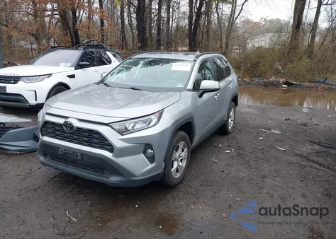 2019 Toyota Rav4 Xle z USA, uszkodzony, nr VIN 2T3P1RFV2KC002870
